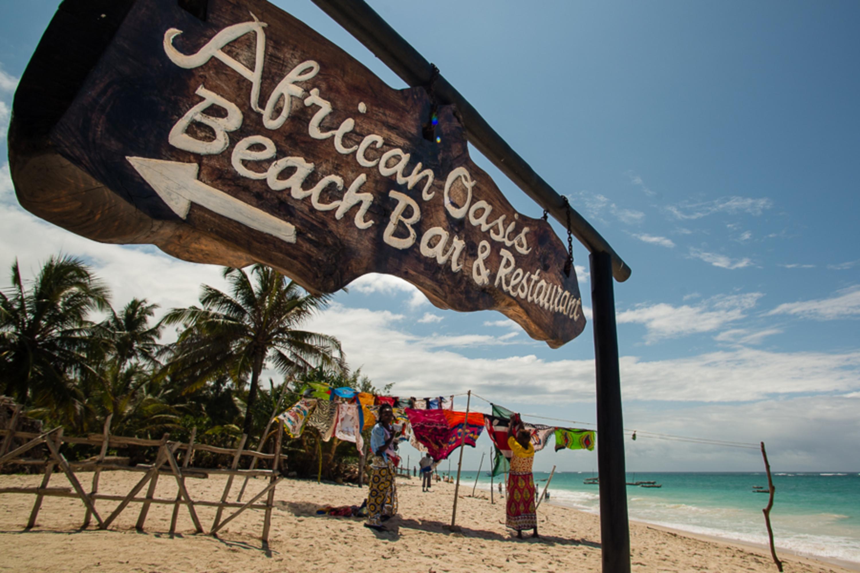 Bahari Dhow Beach Villas Praia de Diani Exterior foto