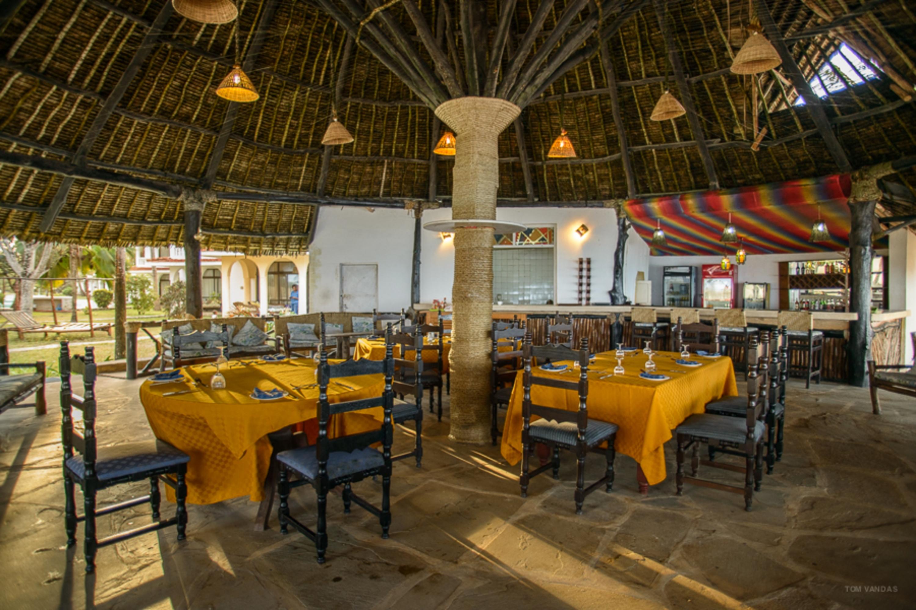 Bahari Dhow Beach Villas Praia de Diani Exterior foto