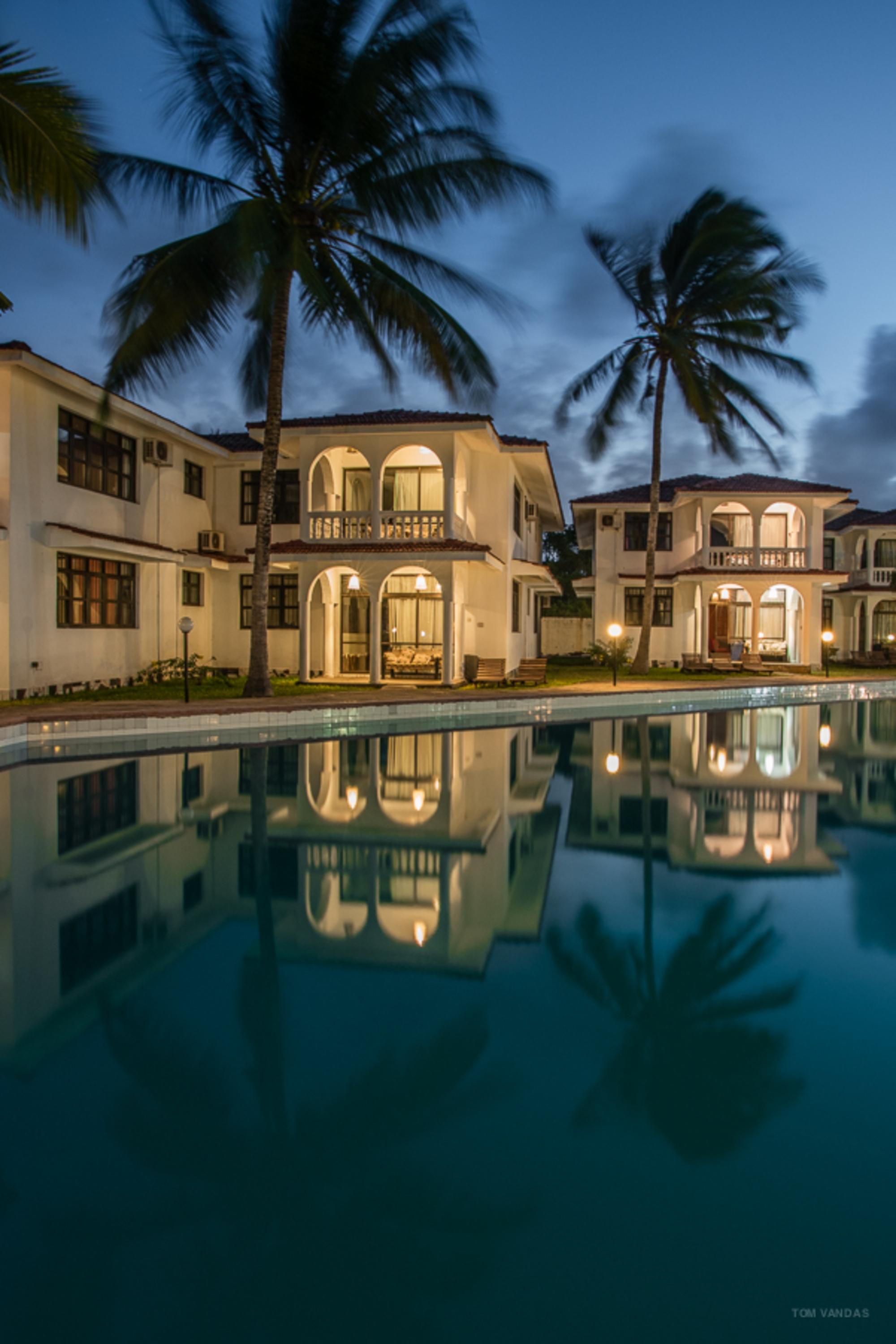 Bahari Dhow Beach Villas Praia de Diani Exterior foto
