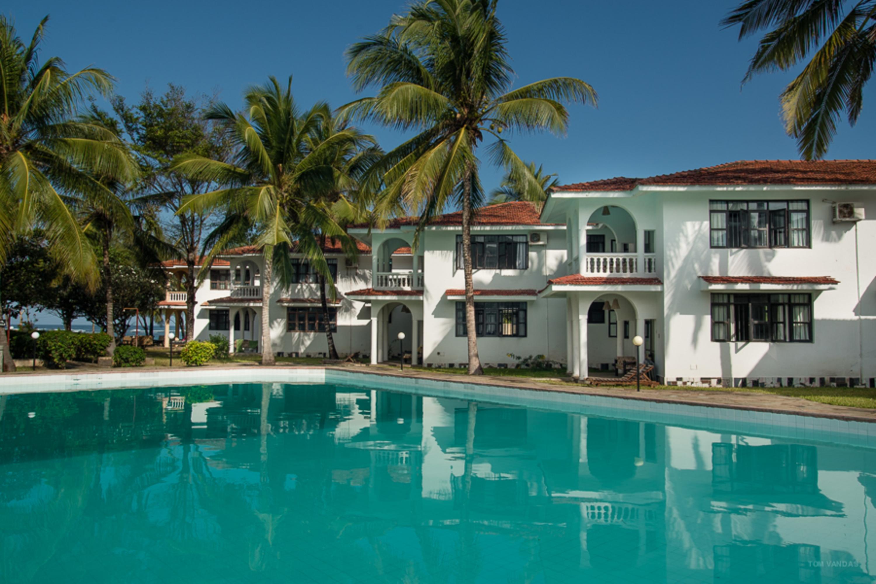 Bahari Dhow Beach Villas Praia de Diani Exterior foto
