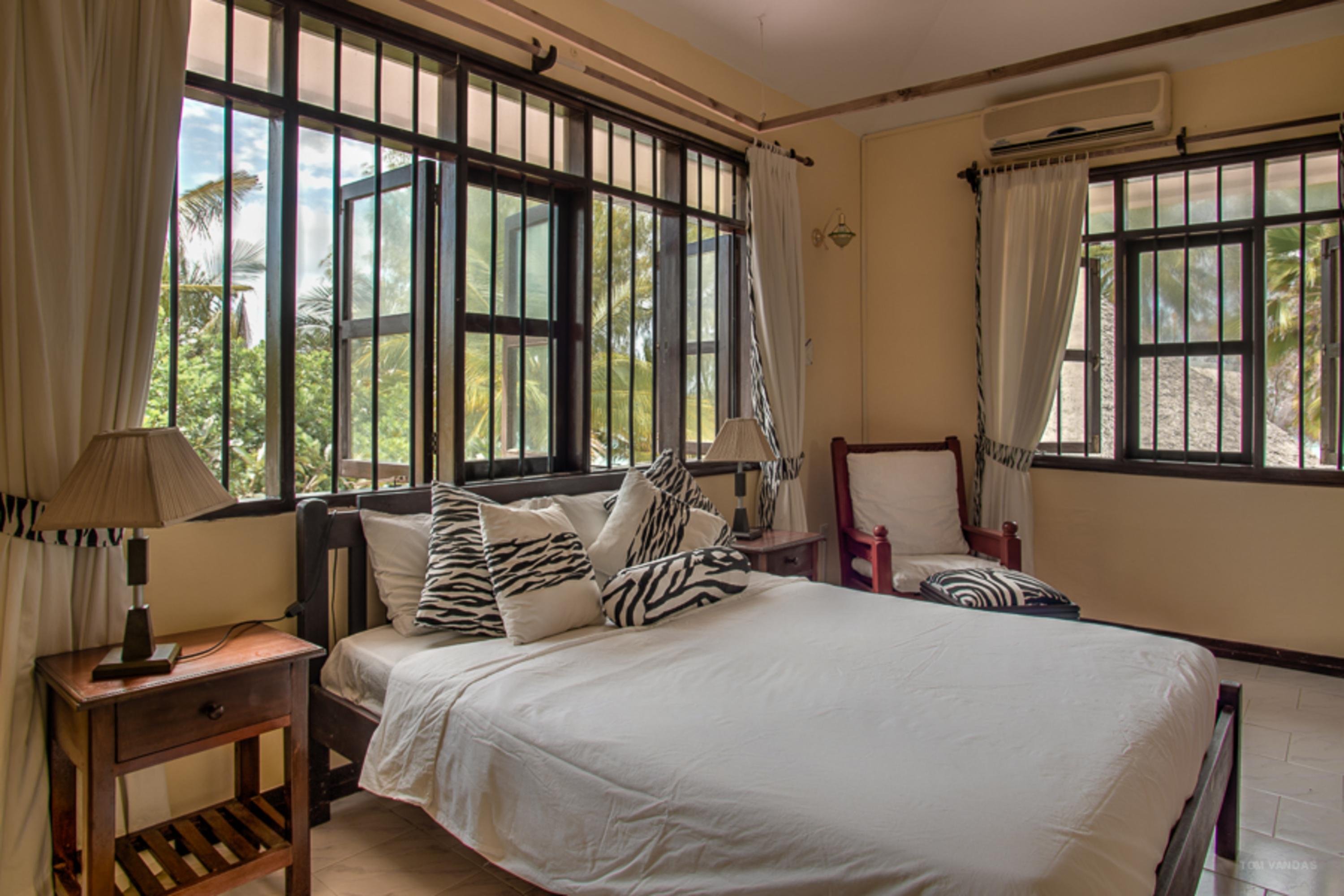 Bahari Dhow Beach Villas Praia de Diani Exterior foto