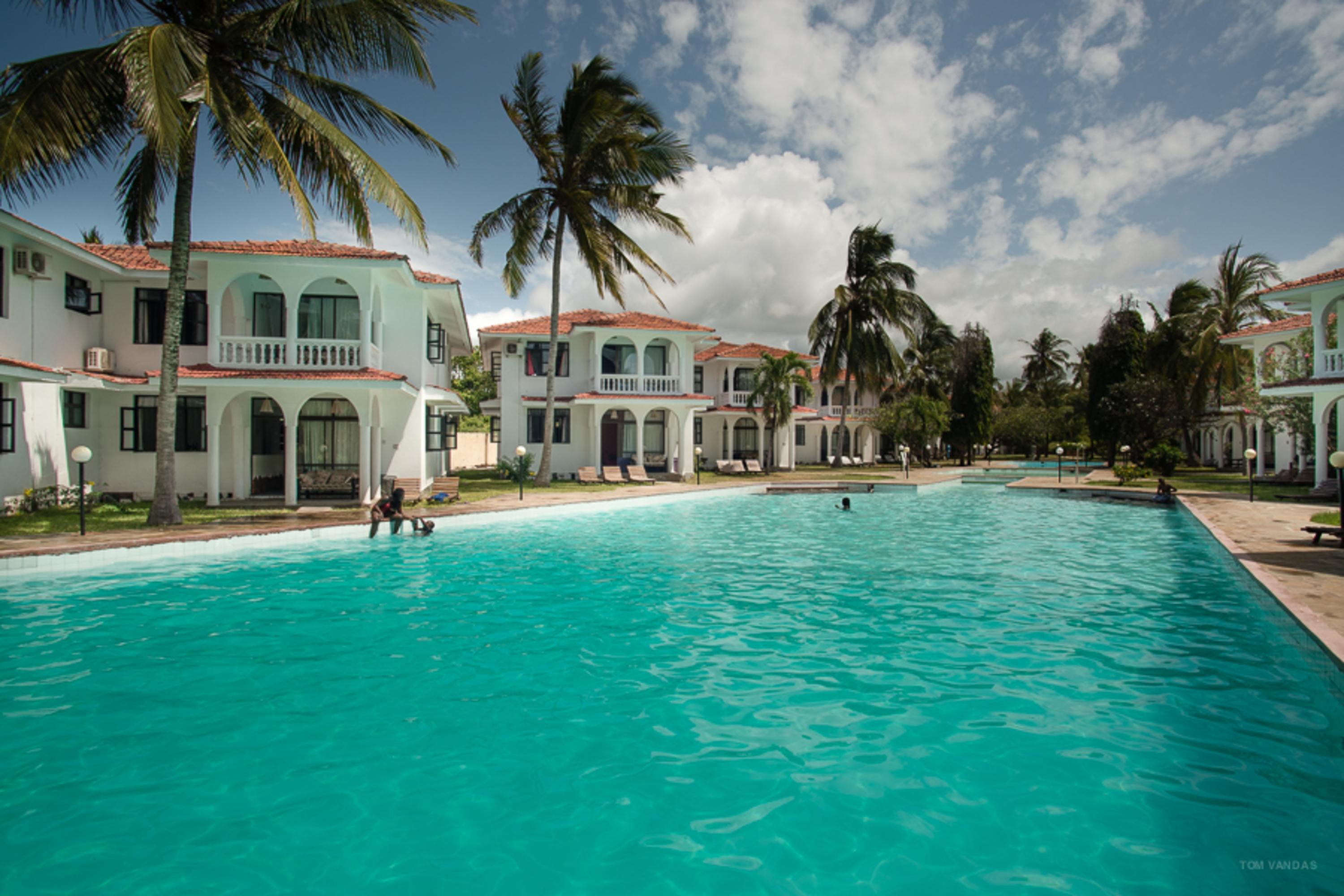 Bahari Dhow Beach Villas Praia de Diani Exterior foto