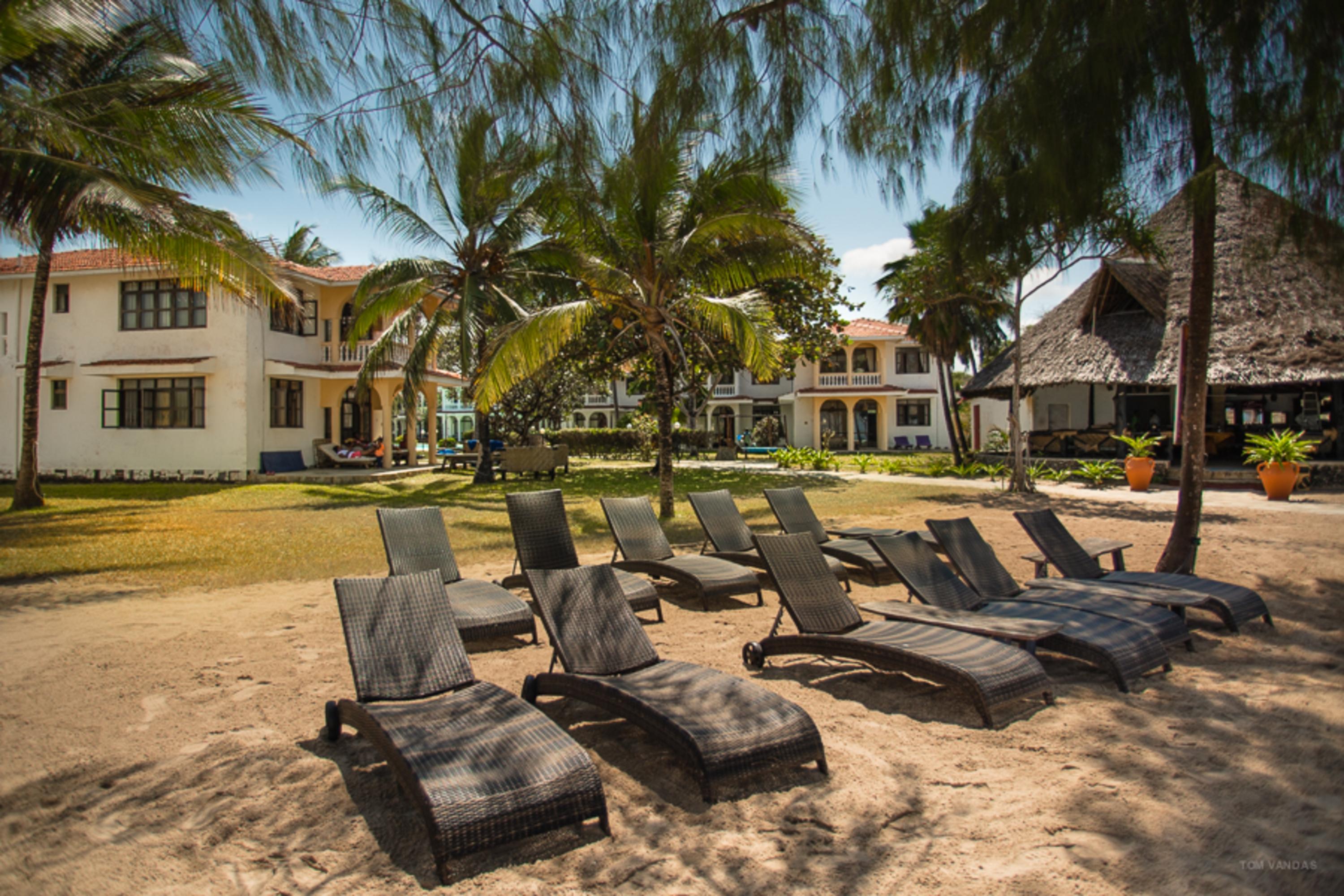 Bahari Dhow Beach Villas Praia de Diani Exterior foto