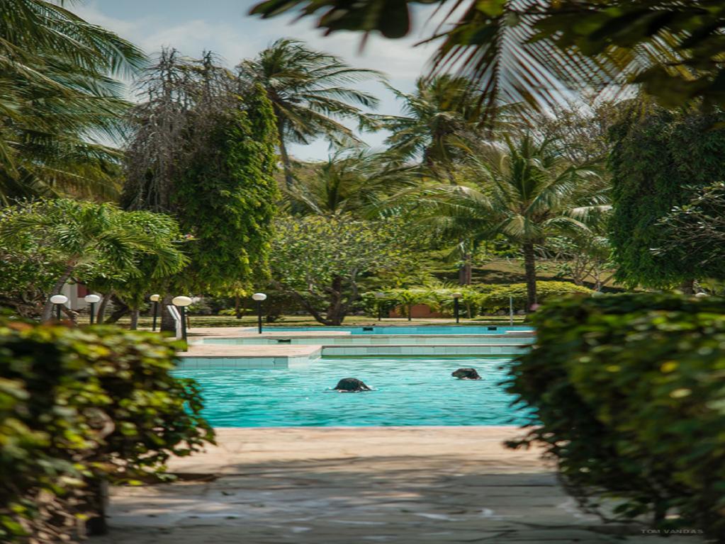 Bahari Dhow Beach Villas Praia de Diani Exterior foto