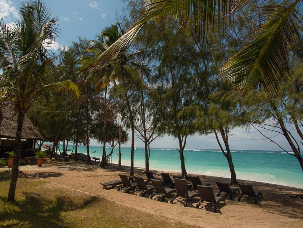 Bahari Dhow Beach Villas Praia de Diani Exterior foto